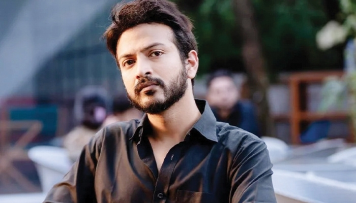 ভ্রমণকাহিনি লিখছেন ইয়াশ রোহান